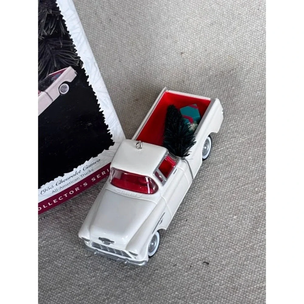Hallmark Keepsake Ornament 1955 Chevrolet Cameo‎ All-American Trucks Series